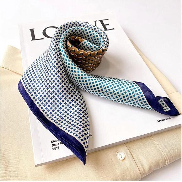 Four corners Silk Scarf - Picture 4 of 5